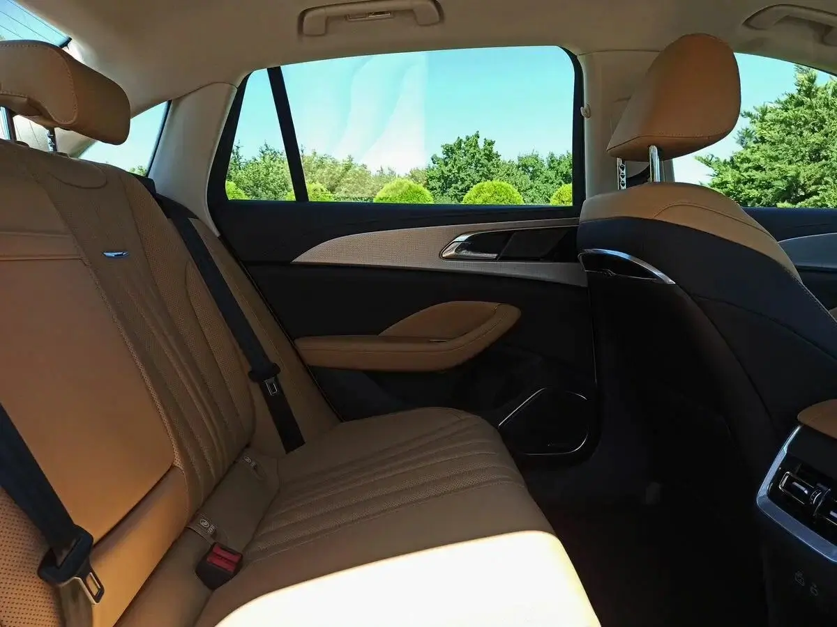 Арендовать Hongqi H5